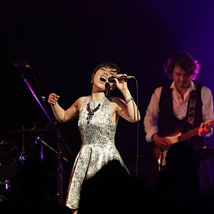 「Nao Yoshioka、JB伝記映画の公開記念スペシャル・ミニライブに出演決定　2014年のライブ映像も公開」