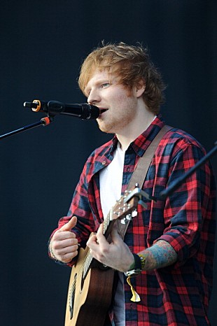 「エド・シーラン、コンサートで新曲サプライズ披露」