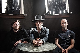 「ザ・フラテリス デビュー作を手掛けたトニー・ホッファーを迎えた待望の新作を日本先行発売」