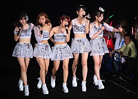 ℃-ute つんく♂曰く“たどり着いた女戦士”継続宣言 横アリの中心で「もう誰ひとりも欠けないで！」と叫ぶ | Daily News |  Billboard JAPAN