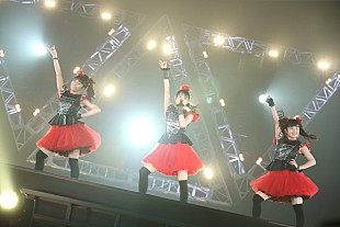 「BABYMETAL、ワールドツアー日本公演で幕張メッセが熱狂！」