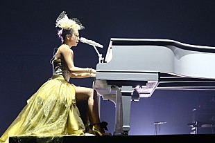 「倖田來未 上空からベンツで登場「攻めの姿勢を忘れないのが倖田來未」体現する15周年ツアー千秋楽 最後は「walk」涙の熱唱」