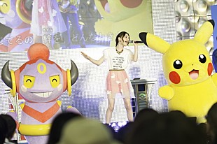 「今夏ポケモン映画主題歌担当の“ポケ女”安田レイが【ワールドホビーフェア’15】で同曲熱唱」