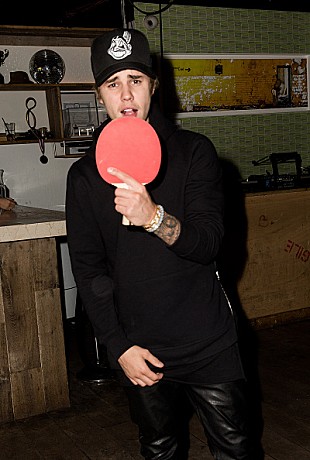 「ジャスティン・ビーバーの友人 サメに襲われ負傷するも「いい日だったよ」」