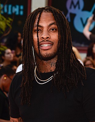 「ワカ・フロッカとグッド・シャーロットが映画『ピクセル』サントラ曲MVで共演」