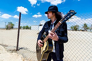 「斉藤和義 約2年ぶりのニューシングル発売決定！　7/15より「攻めていこーぜ！」先行配信スタート」