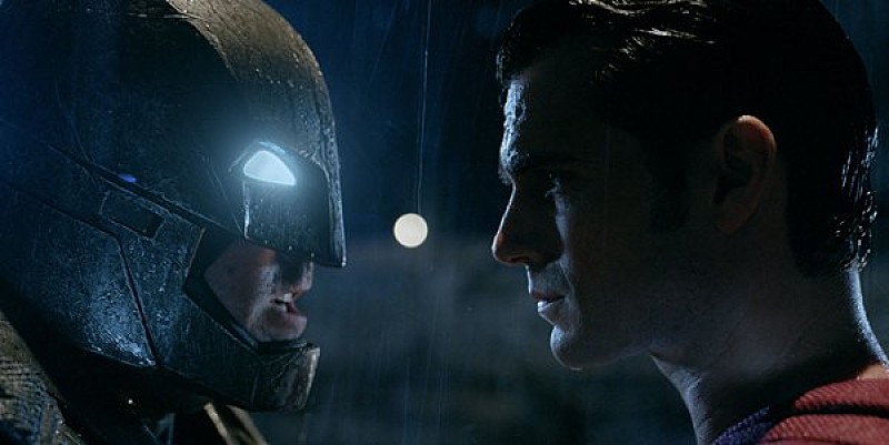 バットマン×スーパーマン、2大ヒーローが遂に激突、特別映像解禁