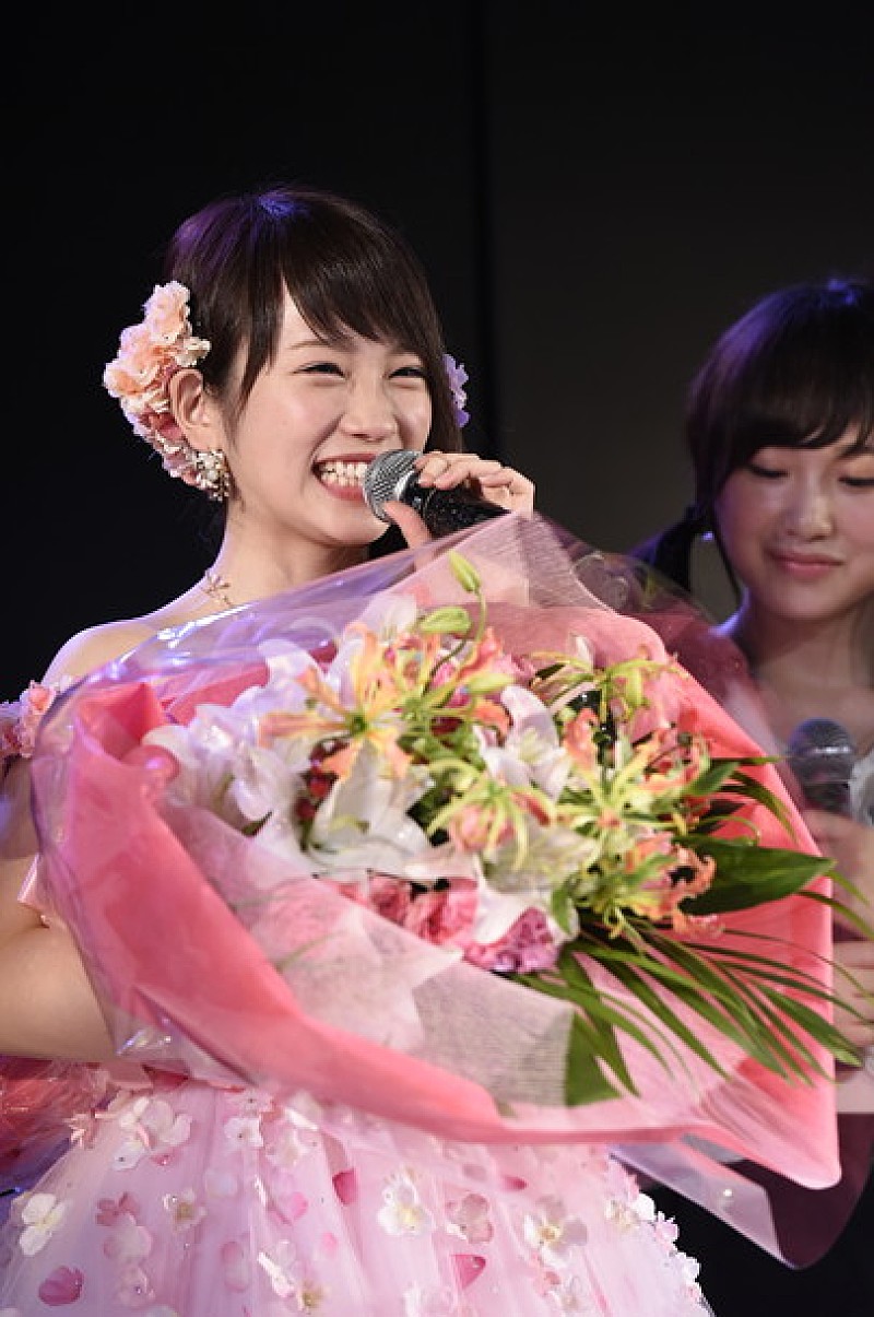 AKB48川栄李奈卒業公演 入山杏奈らメンバーの涙をおバカセンター獲得記念曲「ハステとワステ」で吹き飛ばす