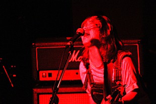 「玉手初美「この世界に……イライラします」オータコージとの危険なにおいがするライブ映像＆インタビュー公開」