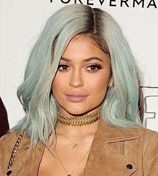 「カイリー・ジェンナー 恋人からの誕生日プレゼントは約4千万円のフェラーリ？」