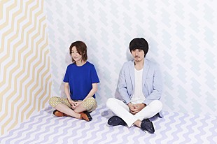 「moumoon“もうひとつのデビューアルバム”完成にうれし泣き「裸んぼうでキャーって言いながら光り出しました！」」
