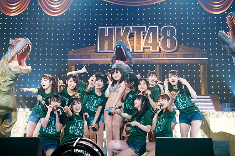 HKT48 指原莉乃の水着ライブ姿など豪華ブックレット写真初公開