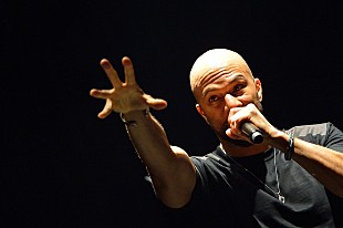 「コンシャスなリリックを全身に浴びながら、ヒップホップの醍醐味を満喫する快楽。初秋の今宵はコモンの硬派なステージを堪能しながら緩みがちな意識を覚醒させて。」