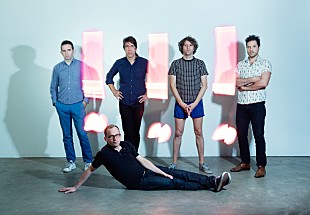 「チック・チック・チック ○○も初披露!? 最狂ジャパン・ツアー開幕を記念してサイン入りポラ＆ステッカー2枚組セットをプレゼント」