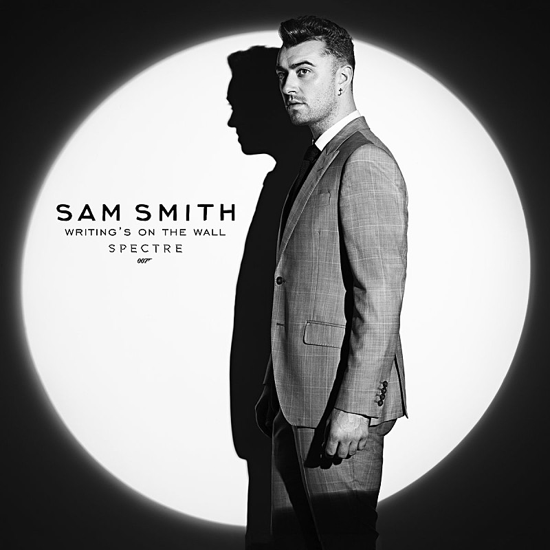 サム・スミス「Song Review： シリーズ最新作『007 スペクター』の主題歌としてリリースされたサム・スミスの復帰曲「ライティングズ・オン・ザ・ウォール」」1枚目/2
