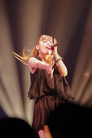 「STARMARIE アプガ/妄キャリ/アフィリアらとの対バンで、MCなしのダークファンタジーアクト展開 11/3にはワンマンも」