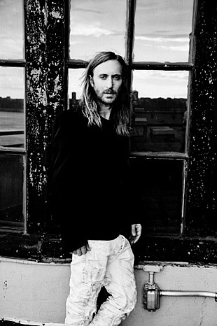 「デヴィッド・ゲッタ『リスン』に、さらに8曲が加わった『リスン・アゲイン』リリース」