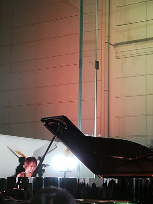 「ユジャ・ワンがアップルストアに登場、「好きなファッションは、自分に自信を持たせてくれる」」