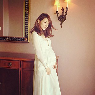 「後藤真希 セクシー＆キュートなマタニティ写真のオフショット公開」