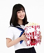 橋本環奈「橋本環奈主演『セーラー服と機関銃 -卒業-』コラボでMEGAポップコーン発売」1枚目/2