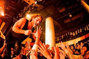 「スモールプールズ、約4か月ぶりの来日公演が終了！ マッシュアップやカバーも多数披露した注目公演をレポート」