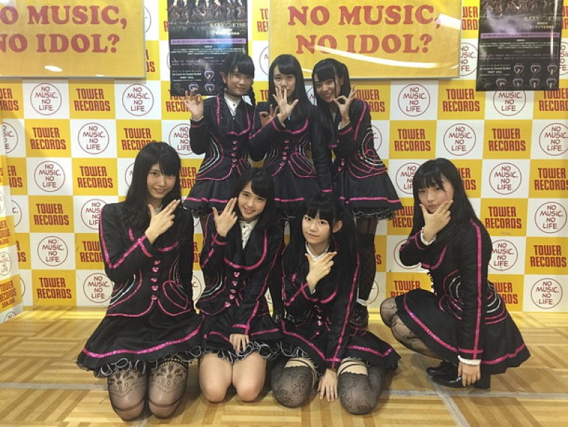 現役中学生と高校生のアイドル“トゥラブ”クリスマス仕様の白ブーツで登場 12/24・25にはクリスマスイベントも