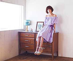 「FM OSAKA『りんくうプレミアム・アウトレット　presents Music Santa!!』公開生放送にhitomiが登場。生ライブも披露。」