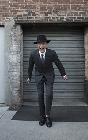 「ニューヨーク市、1月20日を「デヴィッド・ボウイの日」に　ボウイ作舞台作品の最終公演日」