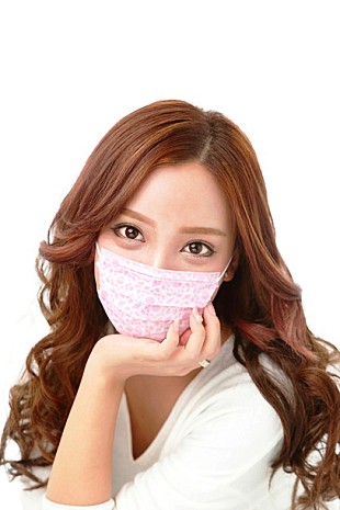 「ものまねメイクのざわちん“Zawachin”に変貌 本格的なアーティスト活動宣言」