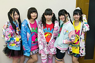 「神宿 galaxxxyとコラボライブでオリジナルコーデ披露 羽島めい「中二病の妹感を意識しました」」