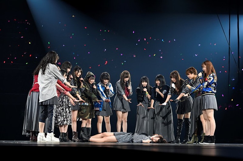 HKT48【サシコ・ド・ソレイユ】開幕 指原莉乃＆宮脇咲良が15メートルの高さからフライング 氣志團カバーも