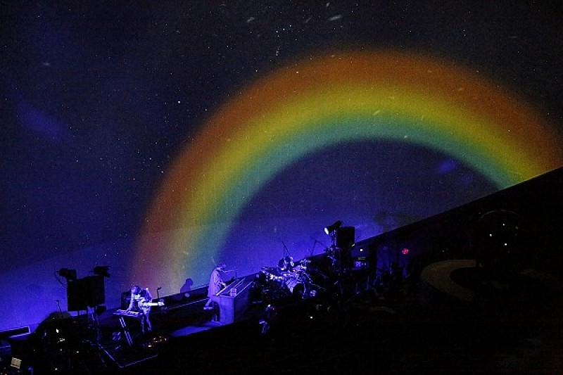 WEAVERがプラネタリウムでリリース記念イベントを開催、歌声に呼応する満点の星で観客を魅了