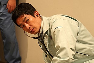 「加瀬亮×戸田恵梨香『SPEC』以来の共演となるドラマ『この街の命に』4月に放送、音楽はアコーディオニストのcobaが担当」