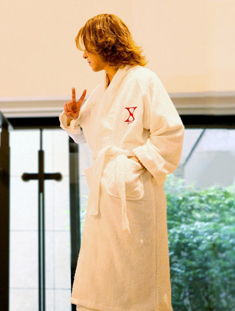 X JAPAN「X JAPAN YOSHIKI着用の直筆サイン入りバスローブ当たるRTキャンペーン開催」1枚目/1