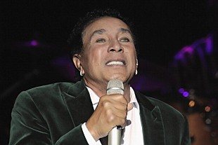 「スモーキー・ロビンソンが【スティーヴィー・レイ・ヴォーン賞】受賞へ」