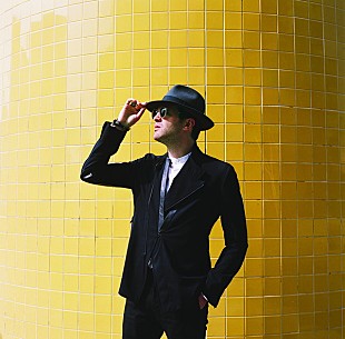 「“タキシード”の熱狂も冷めやらぬメイヤー・ホーソーン、新作アルバムを引っさげ8月に来日公演決定」