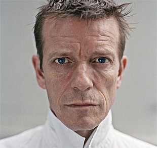 「デレク・ジャーマンの映画音楽で知られるサイモン・ターナー来日イベント！ テニスコーツが出演、『BLUE ブルー』上映も」