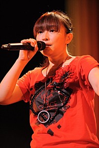 今井麻美 「39歳になりますが……がんばりまーす!!」虹色に染まった誕生日前夜のツアー最終公演 | Daily News | Billboard  JAPAN