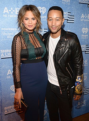 「クリッシー・テイゲン、夫ジョン・レジェンドの曲で踊る愛娘の映像公開」