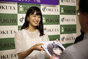 「乃木坂46・深川麻衣 “お風呂で撮影した写真”を見た生駒里奈から「背中が綺麗と褒められました！」」