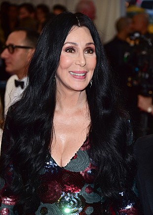 「シェール、約8,500万円だまし取られたとして元財政管理会社を訴える」