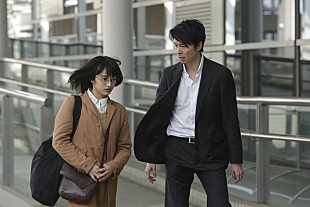 「映画『二重生活』長谷川博己が門脇麦に迫る禁断の接触シーン公開」