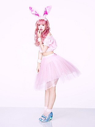 「藤田ニコル 8月リリースシングル『Bye Bye』で歌手デビュー」