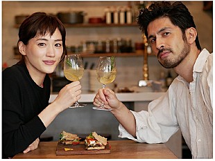 「平井堅×綾瀬はるか 話題のTV-CMサプライズメイキング映像公開」