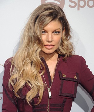 「ファーギー、セレブのママ友が多数出演するセクシー新MV公開」