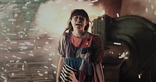 「BiS 再始動発表！ 伝説の解散ライブから2年……プールイ1人のMV公開」