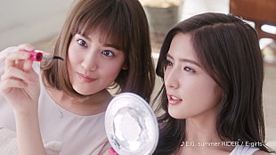 「E-girls美人姉妹（藤井萩花＆夏恋）仲良くじゃれ合う『ファシオ』新CM完成」