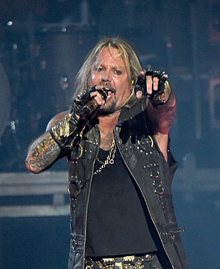 「モトリー・クルーのヴィンス、ニコラス・ケイジに制止された女性への暴行で禁固刑か」