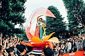 水曜日のカンパネラ「僧侶を従えた水曜日のカンパネラ、京都・萬福寺でツアーファイナル、ライブレポ到着」1枚目/9