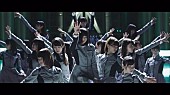 欅坂46「欅坂46 Newシングル『世界には愛しかない』C/W「語るなら未来を…」スタイリッシュなMV公開」1枚目/15